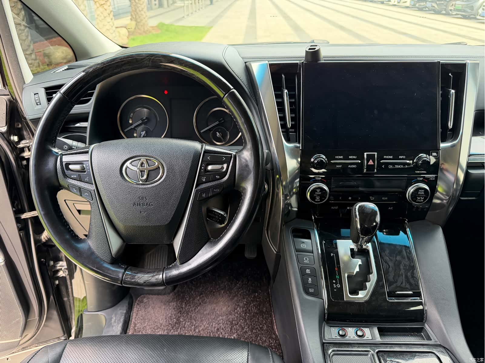 Toyota Vellfire, 2022 16