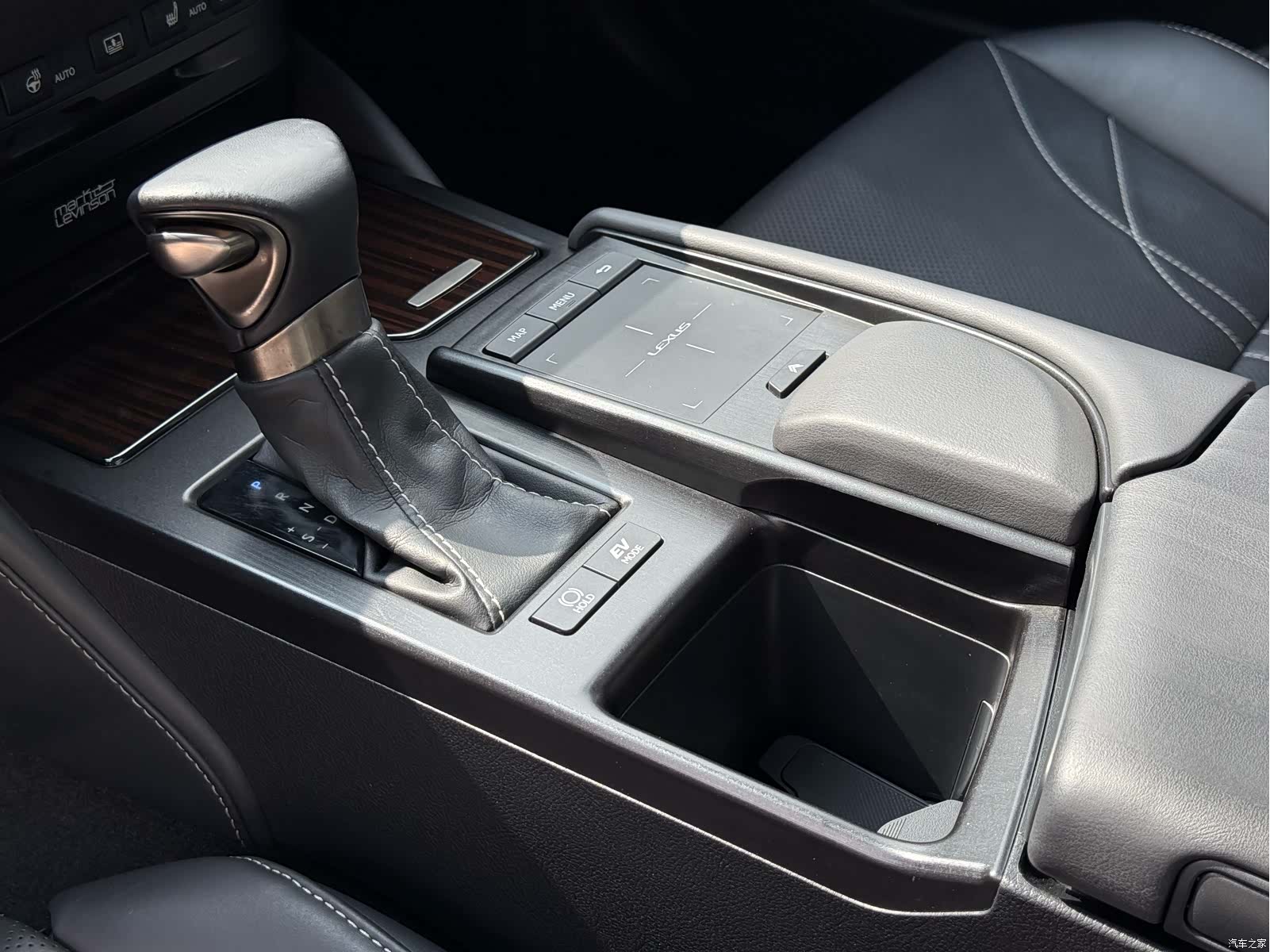 Lexus ES, 2019 14