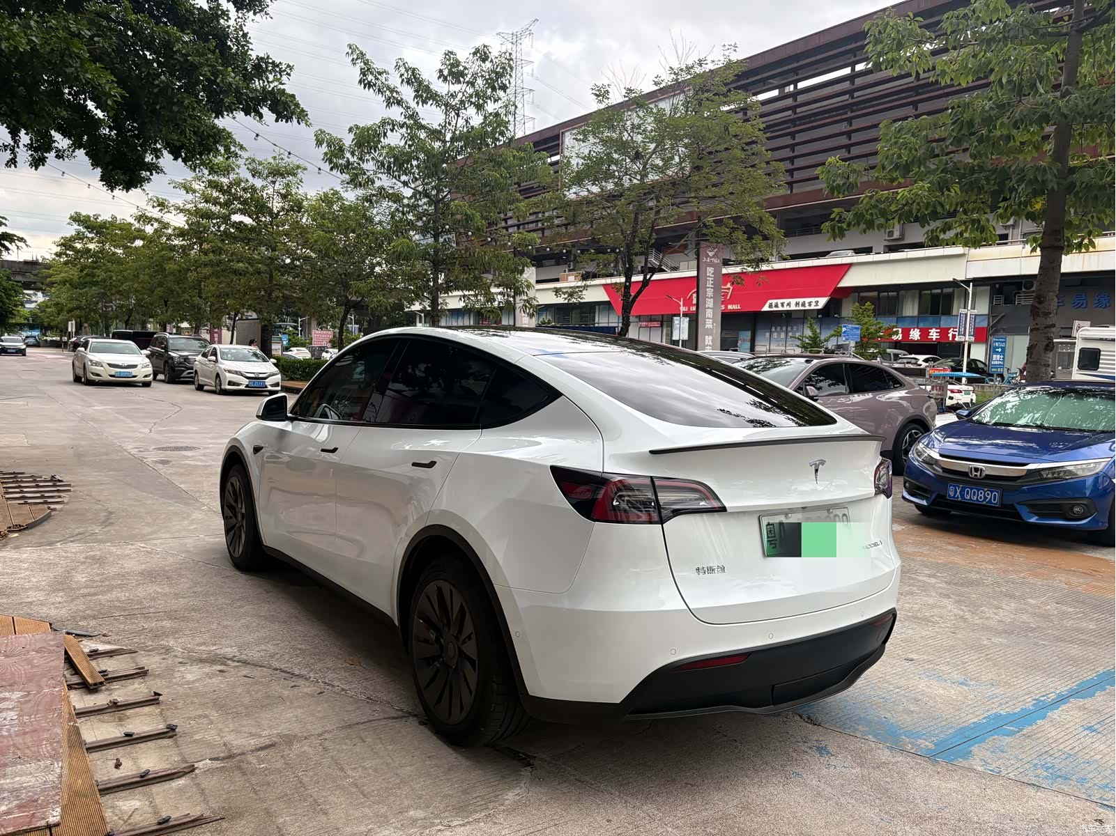 Tesla Model Y, 2023 4