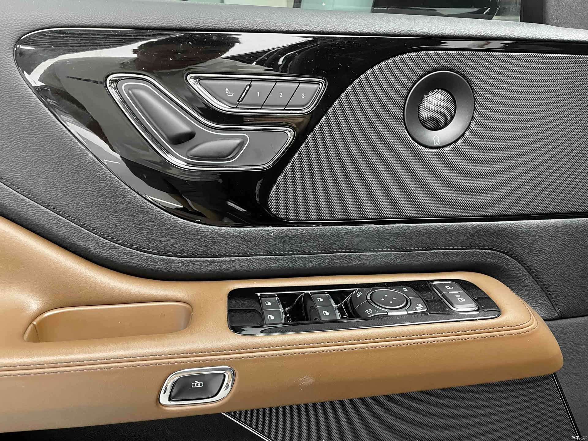 Lincoln Aviator, 2024 10