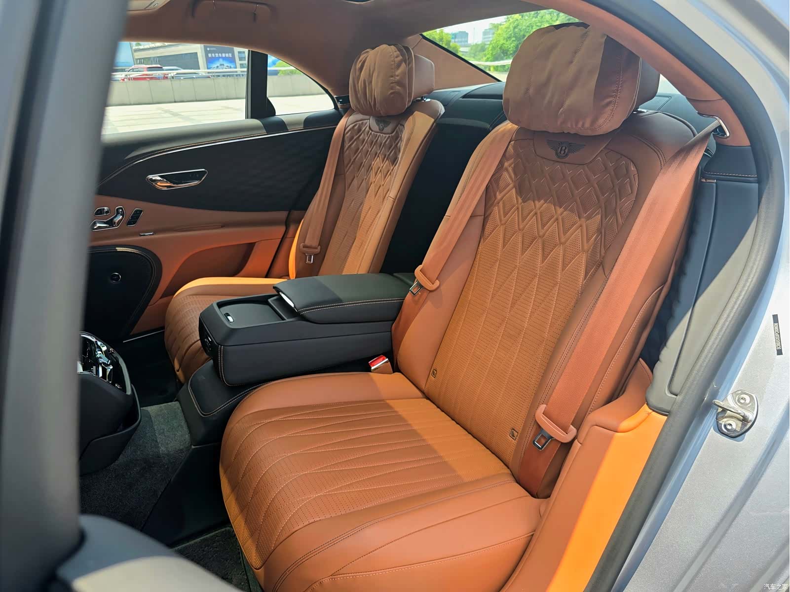 Bentley Flying Spur, 2024 10
