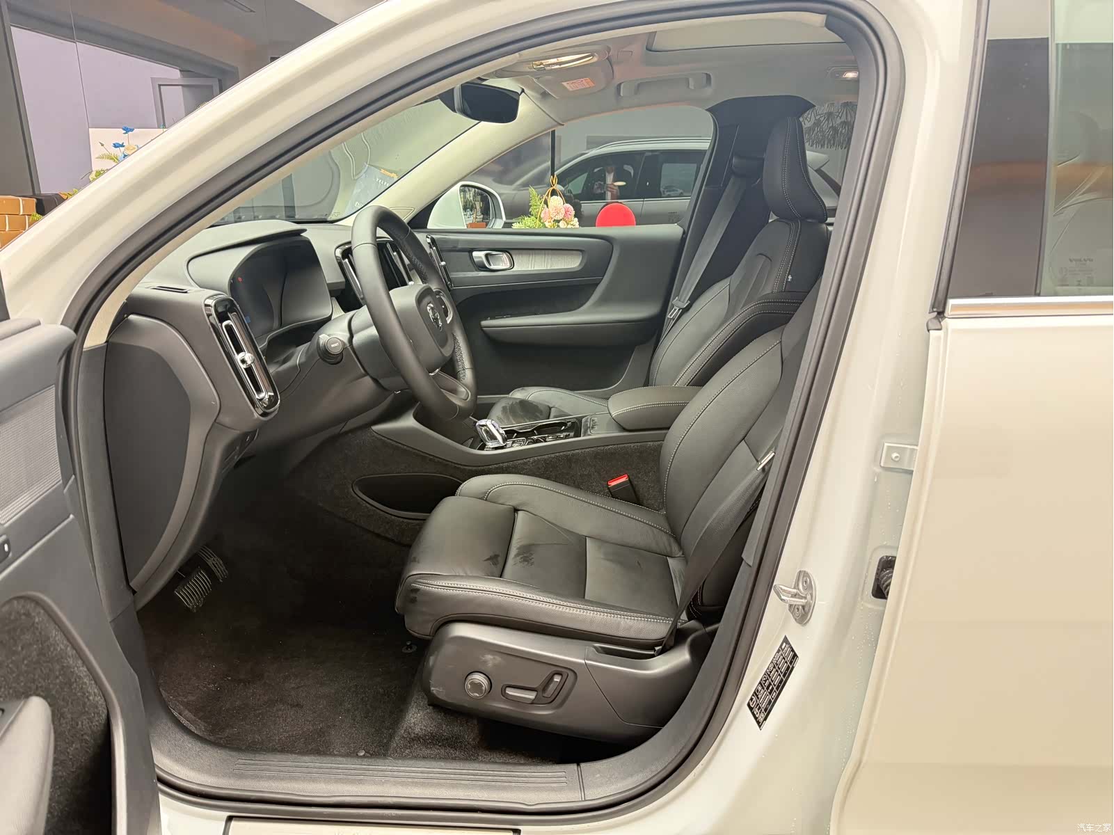 Volvo XC40, 2025 6