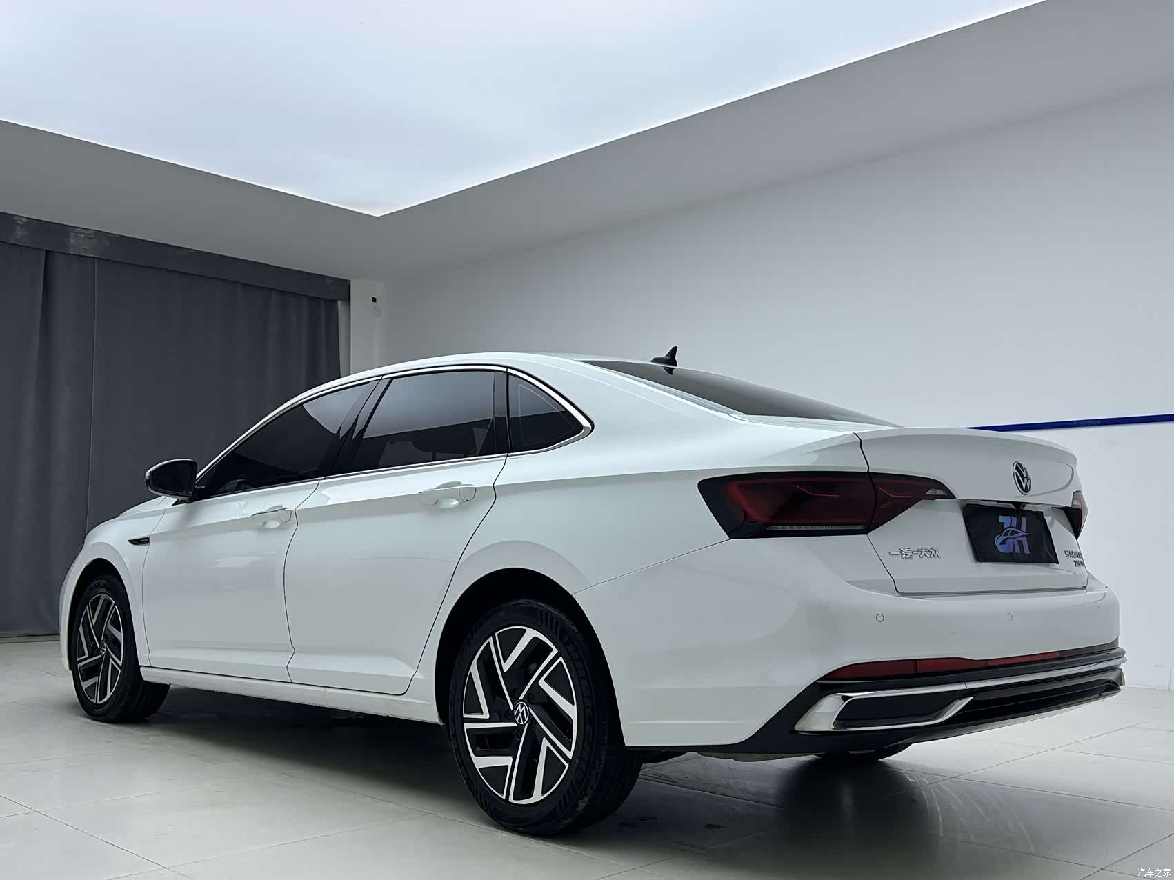 Volkswagen Sagitar, 2023 4