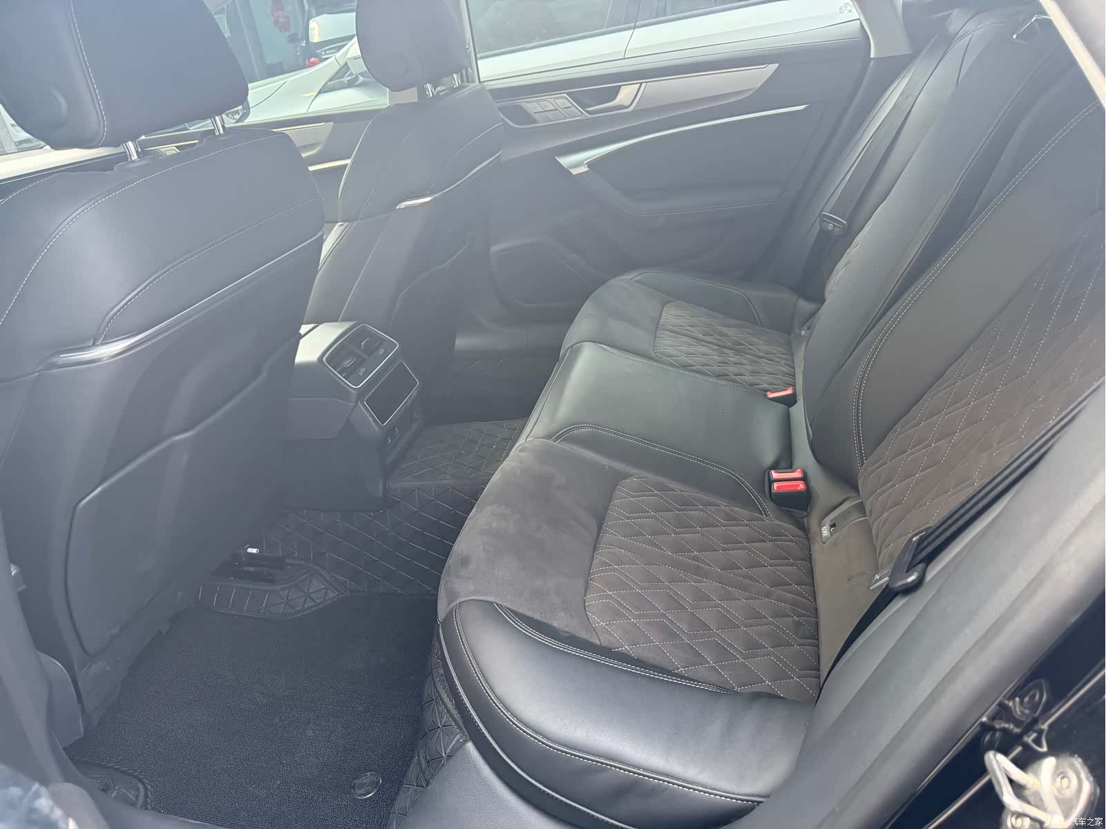 Audi A7L, 2025 все фото