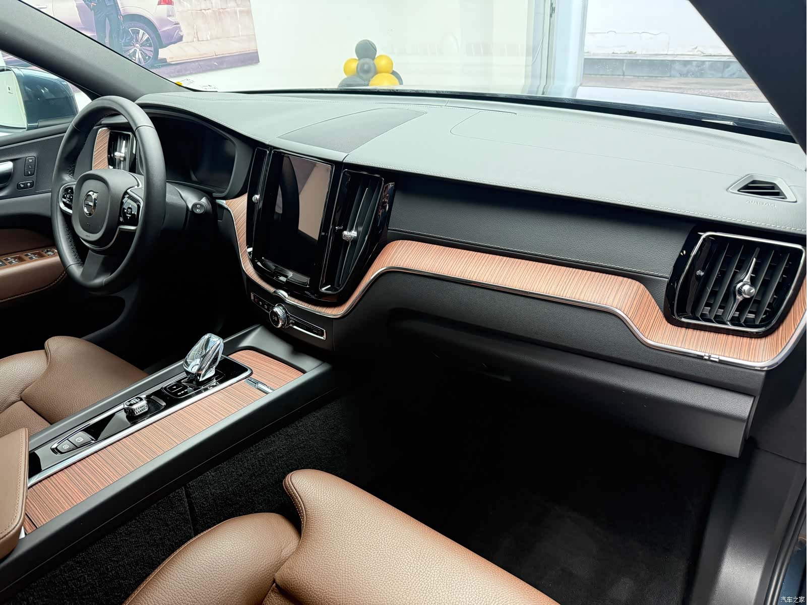 Volvo XC60, 2025 все фото