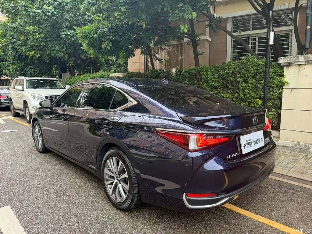 Lexus ES, 2019 все фото
