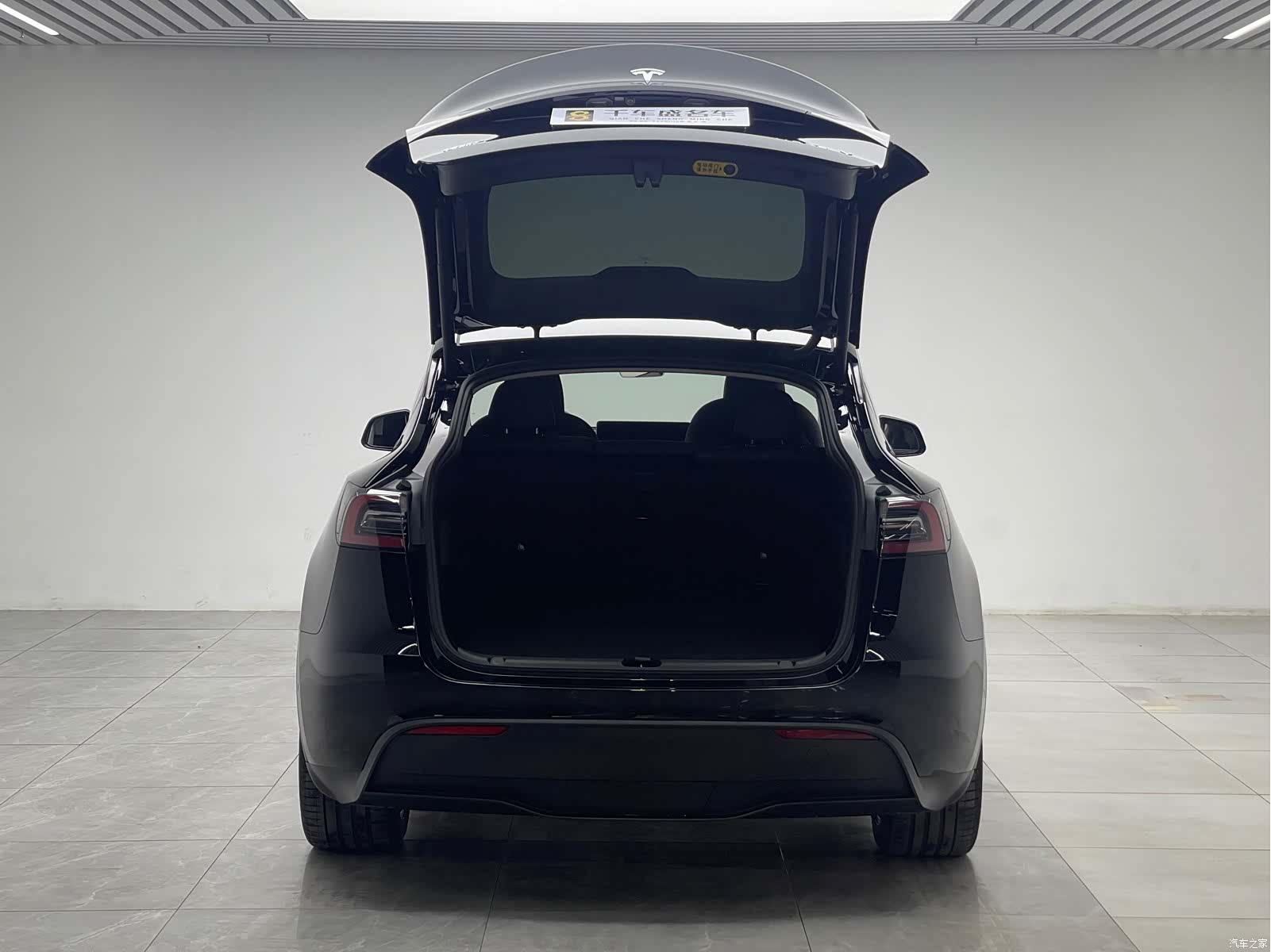 Tesla Model Y, 2023 10