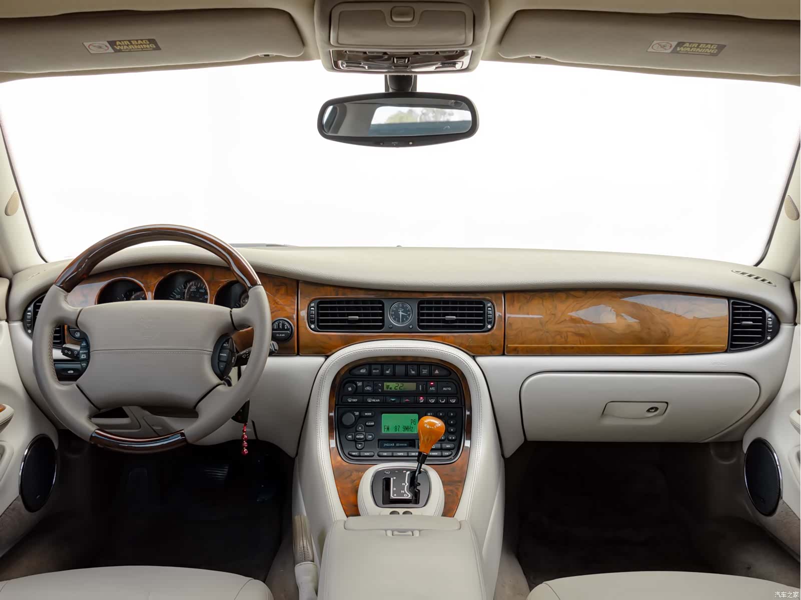Jaguar XJ, 2002 13