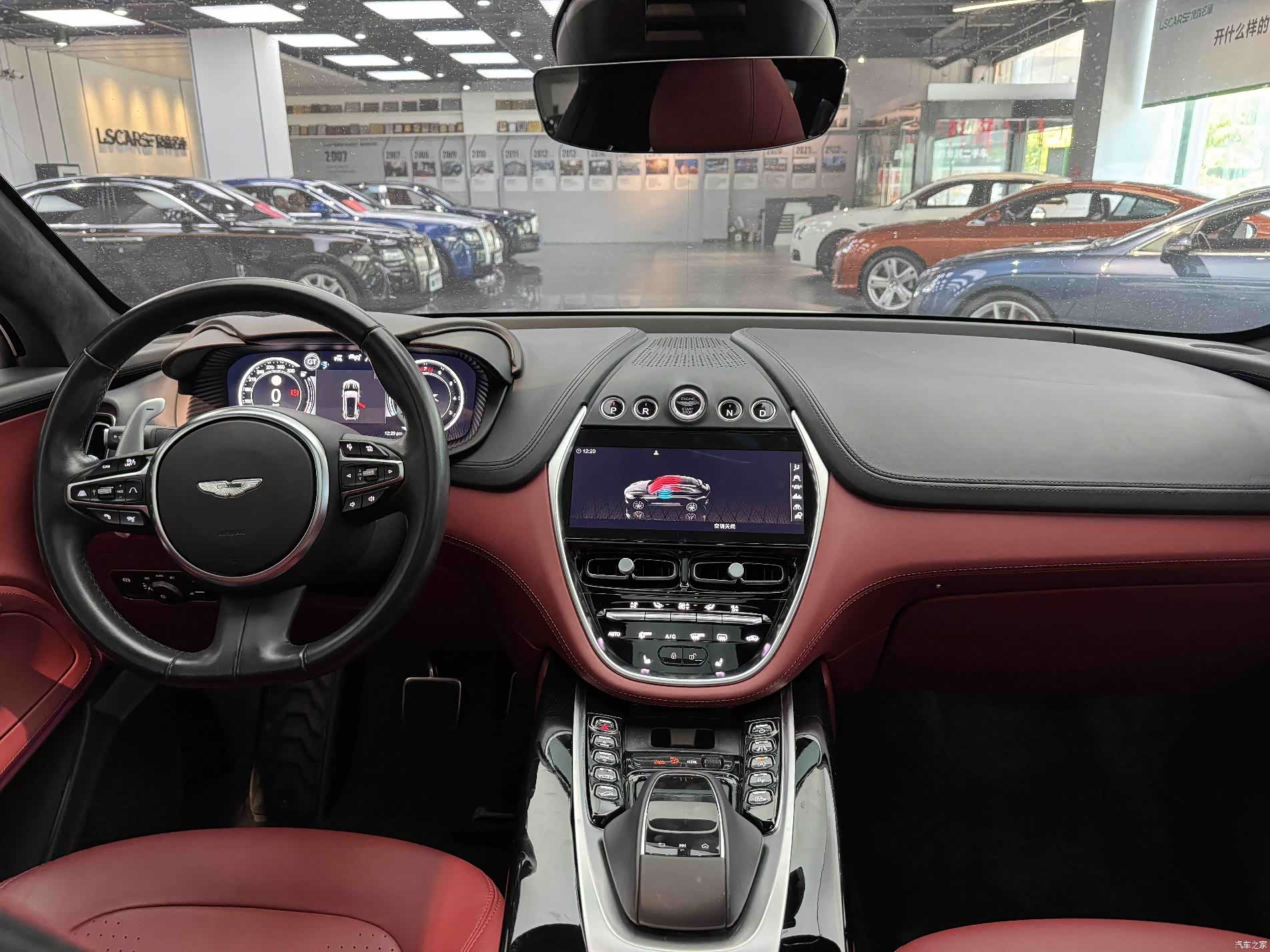 Aston Martin DBX, 2022 8