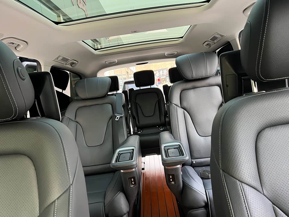 Mercedes-Benz V-class