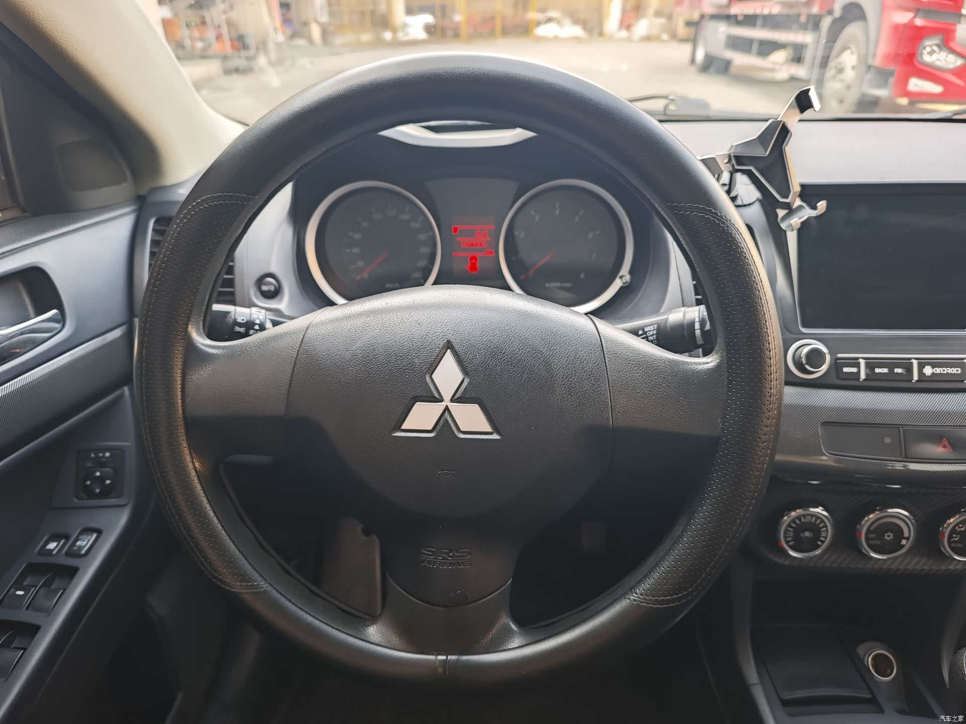 DongNanQiChe YARiS L, 2011 9