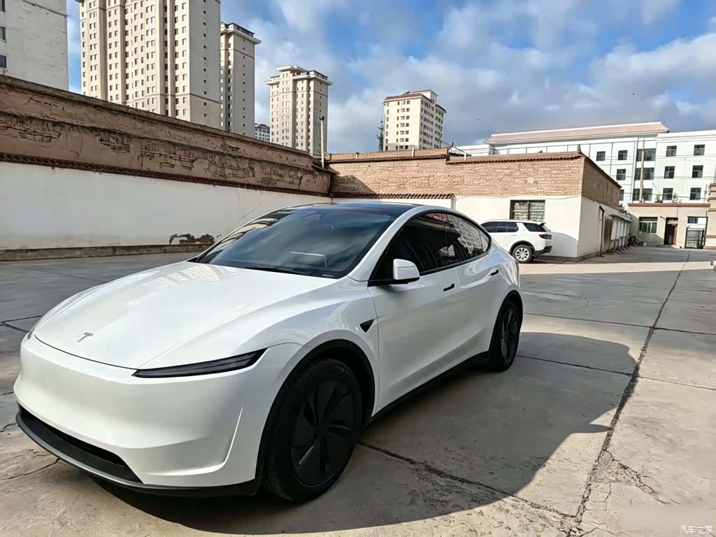 Tesla Model Y, 2025 2