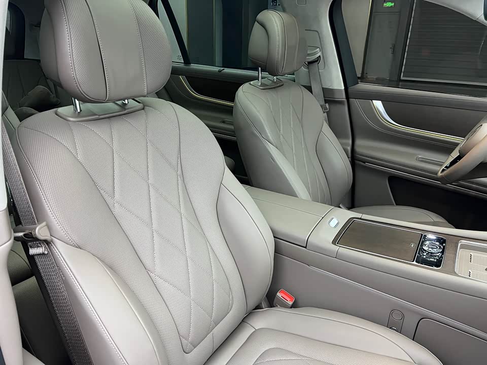 AITO Ask the world M9