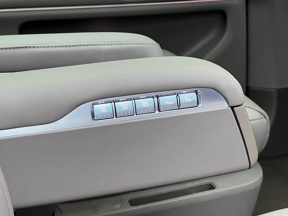 AITO Ask the world M9