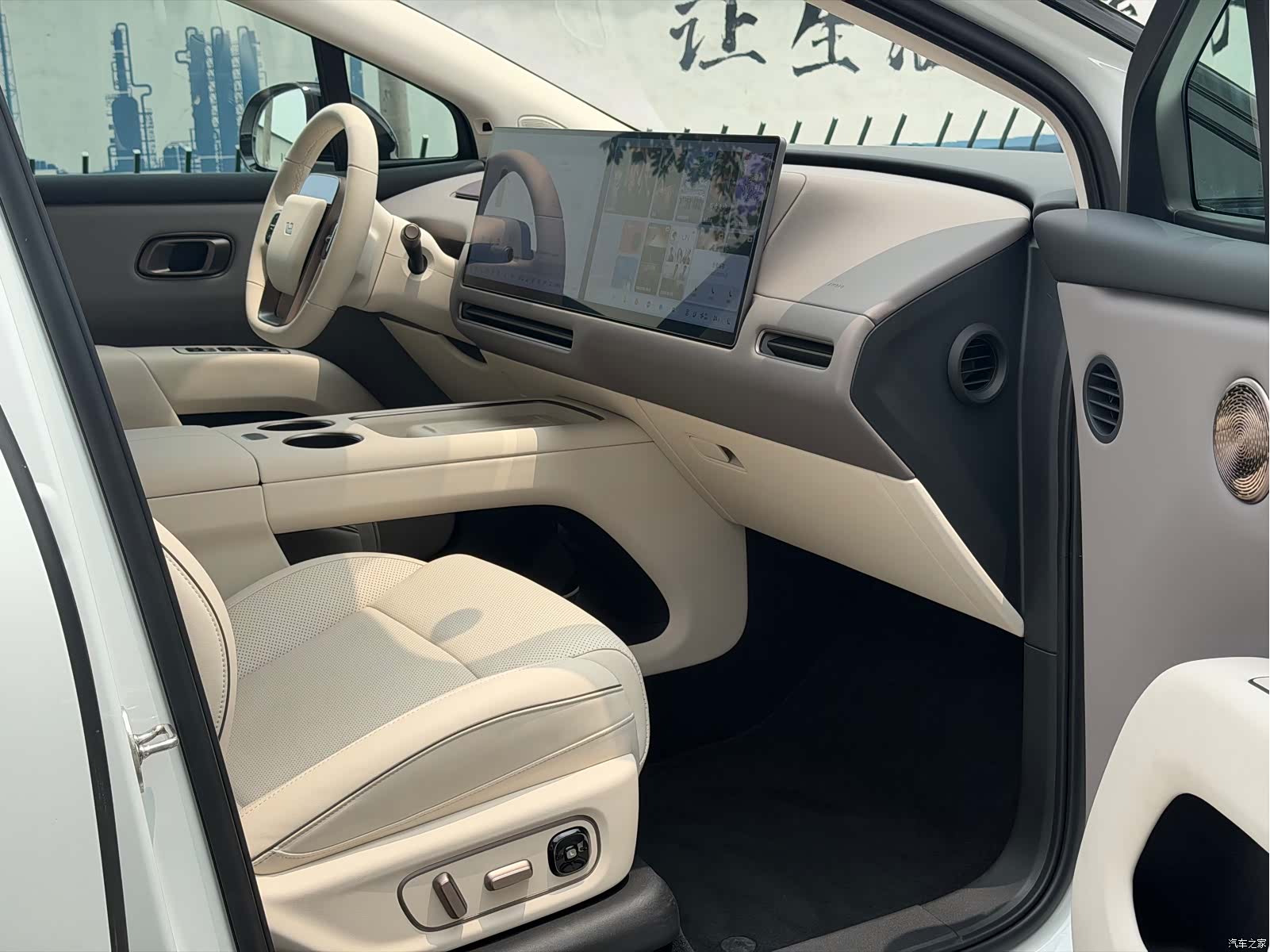 Li Auto i8, 2025 8