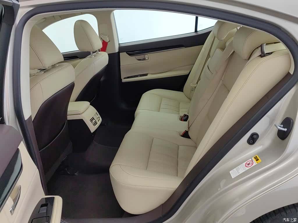 Lexus ES, 2016 15