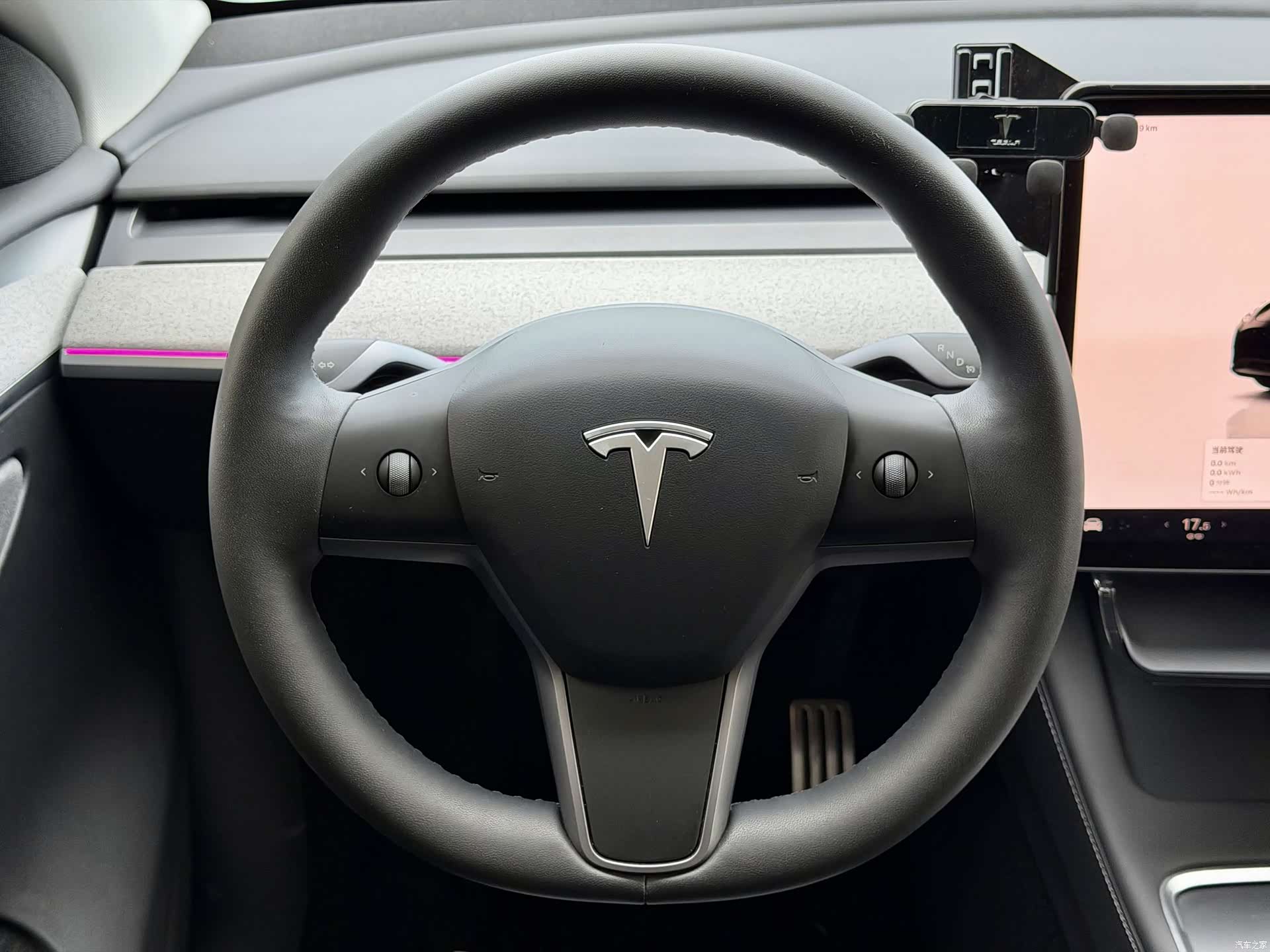 Tesla Model Y, 2023 13