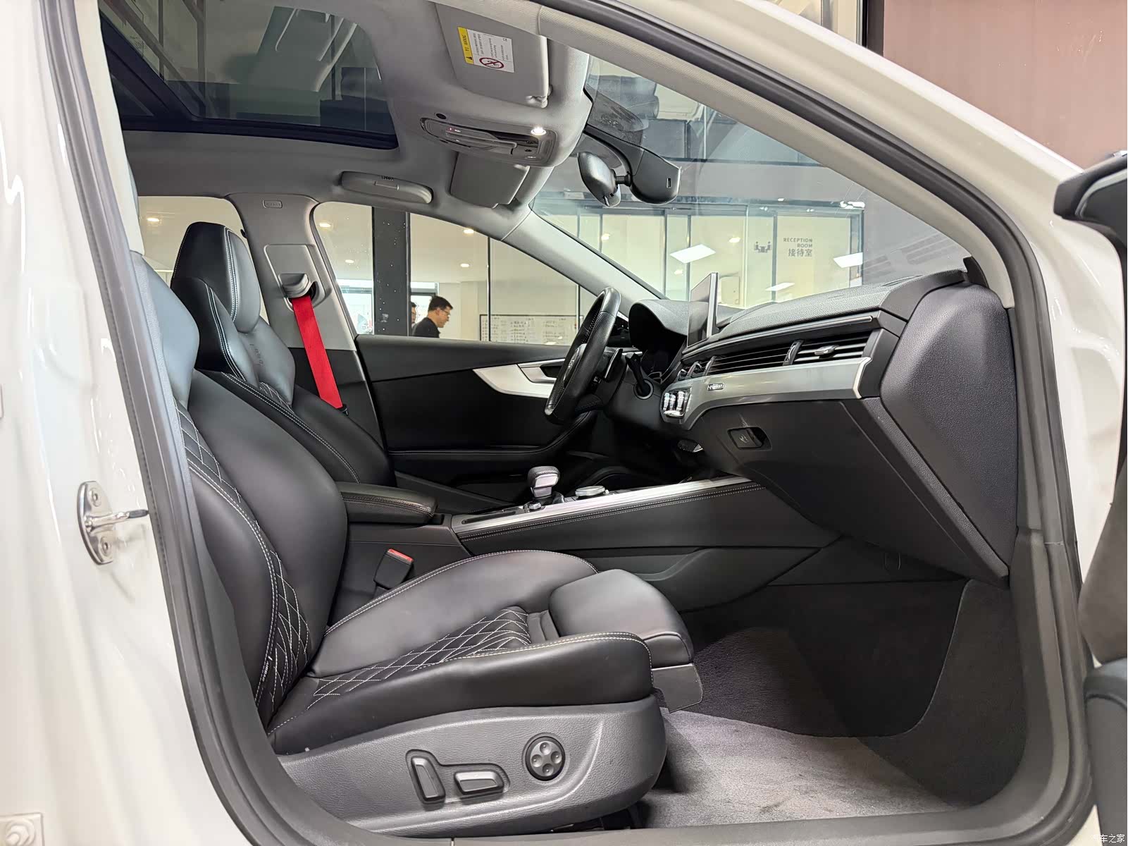 Audi A4L, 2018 9