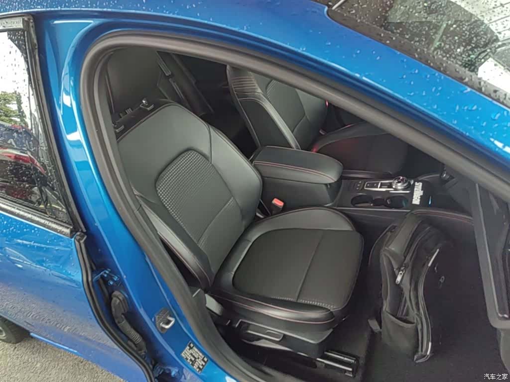 Ford Focus, 2022 25