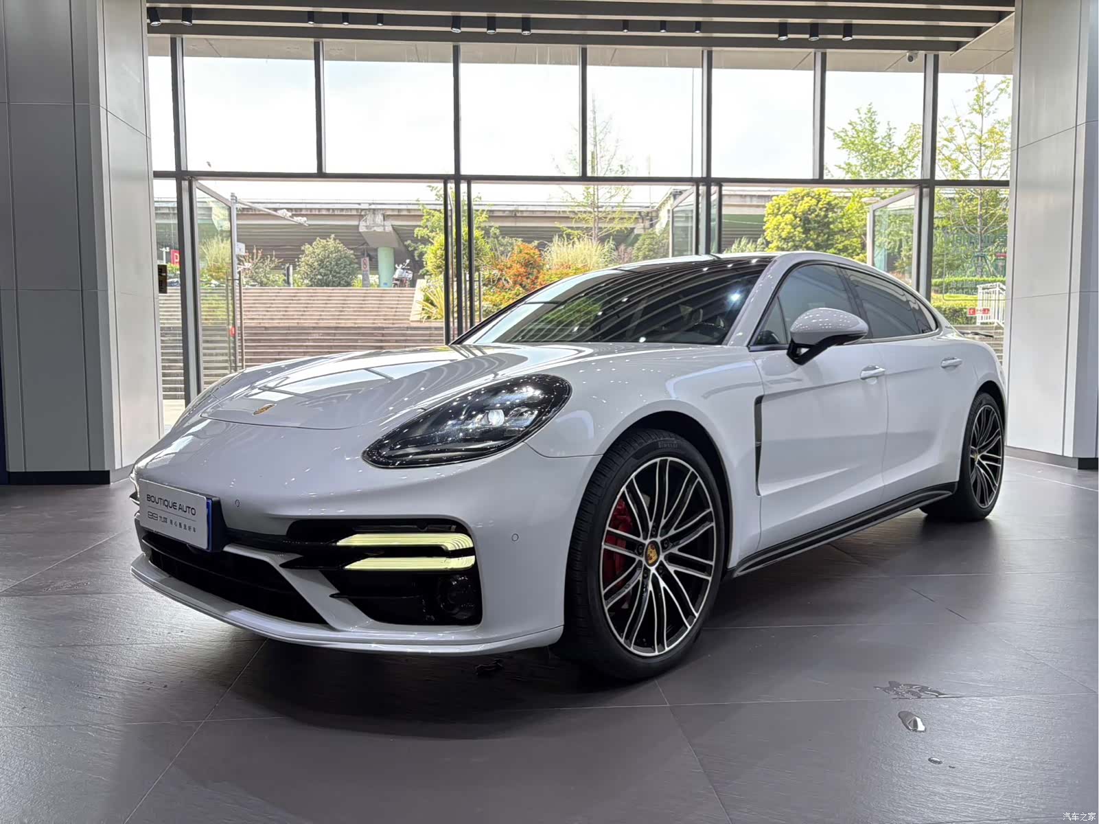 Porsche Panamera, 2018 1