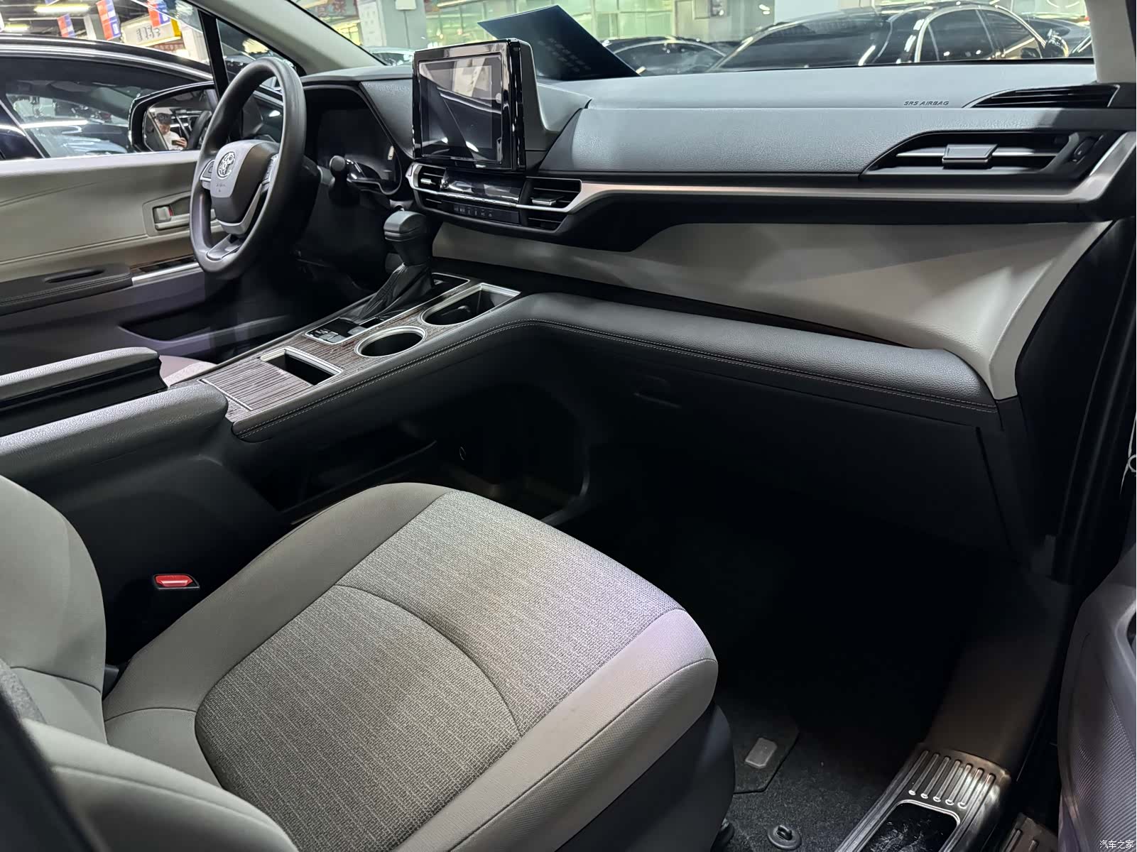 Toyota Sienna, 2023 18
