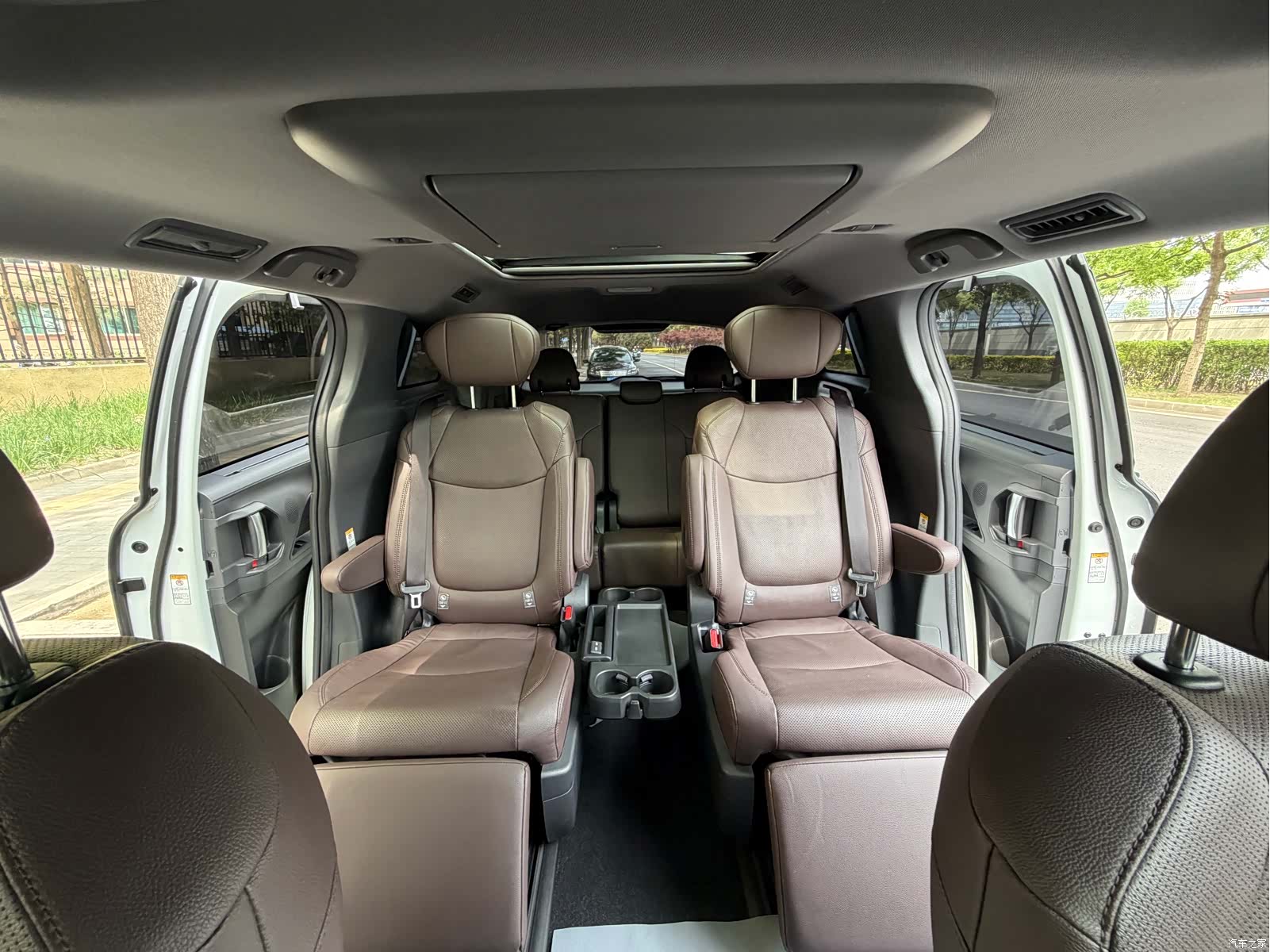 Toyota Sienna, 2023 11