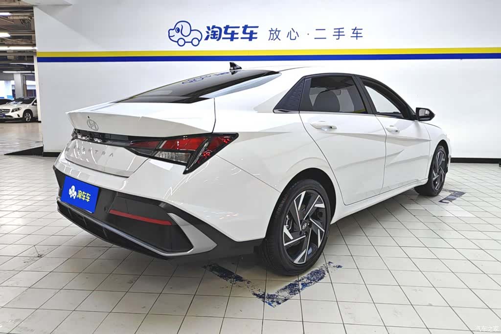 Hyundai Elantra, 2025 3
