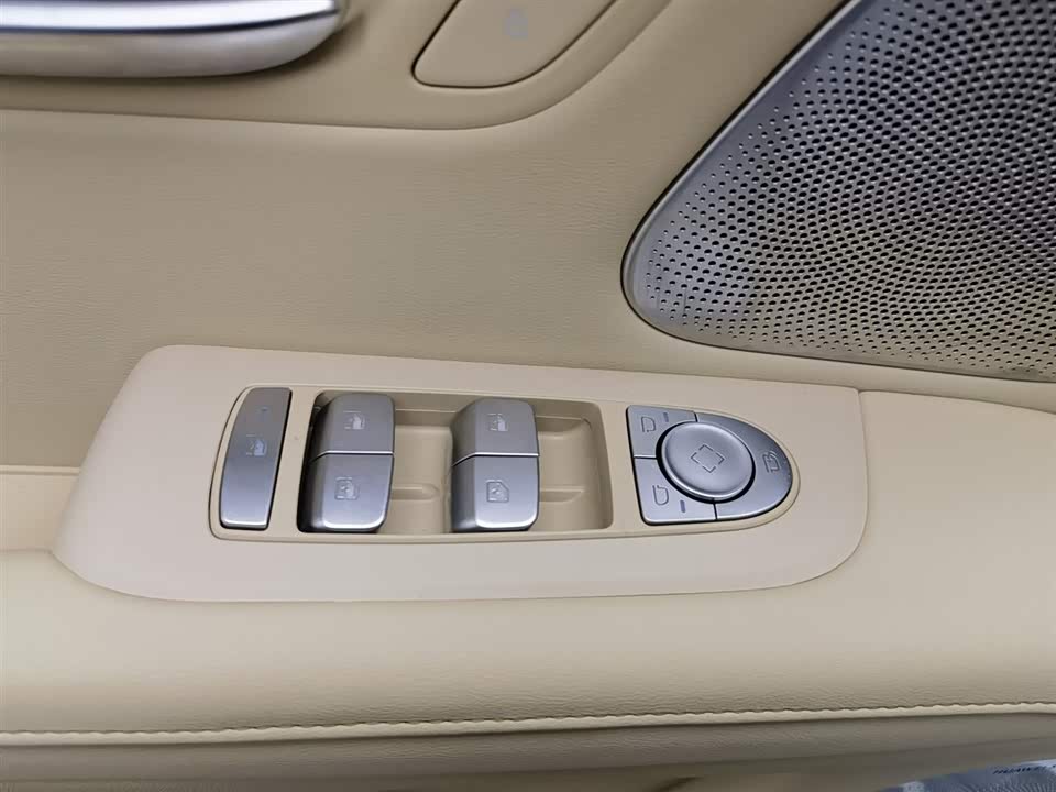 AITO Ask the world M5