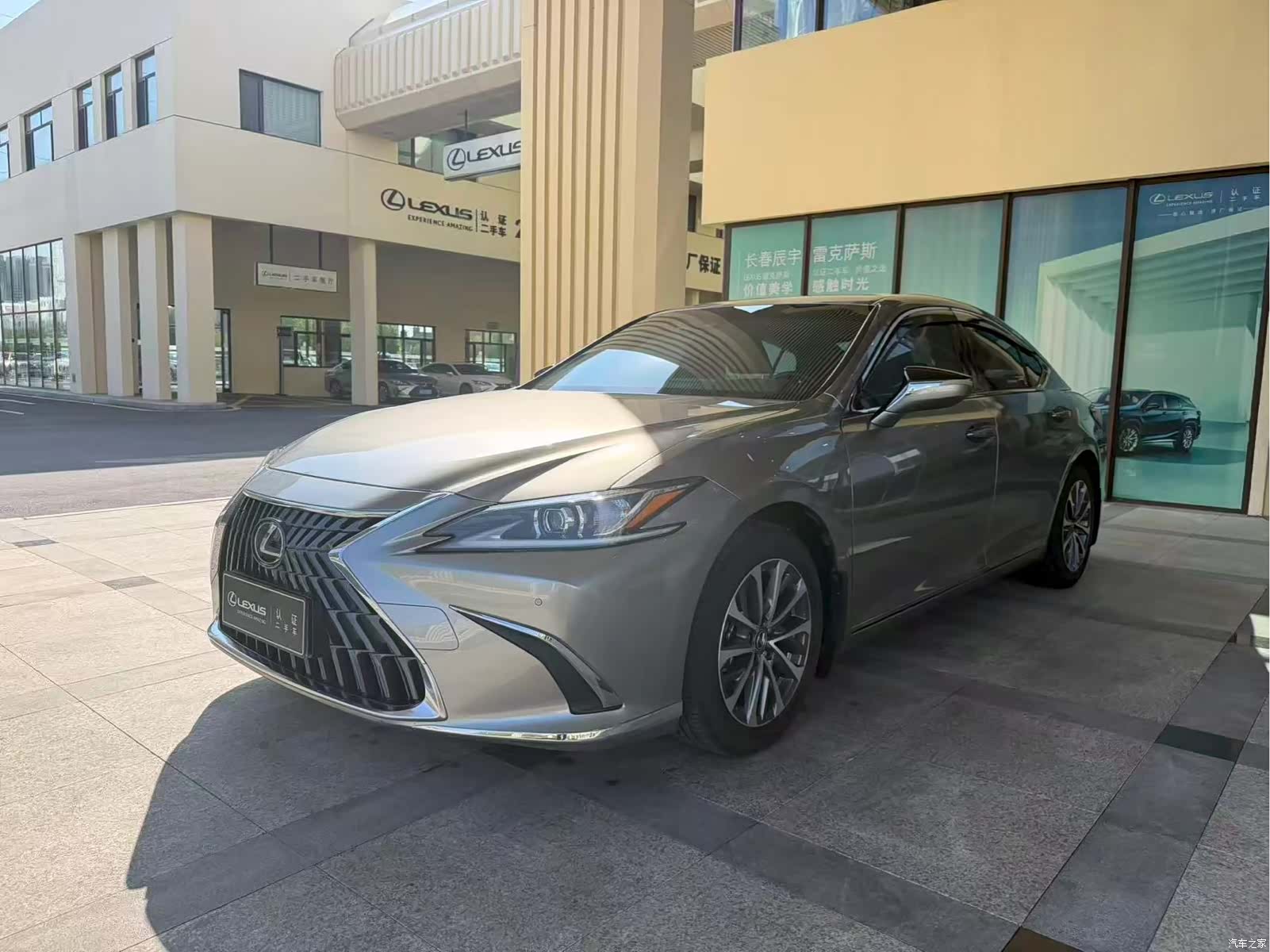 Lexus ES, 2022 1