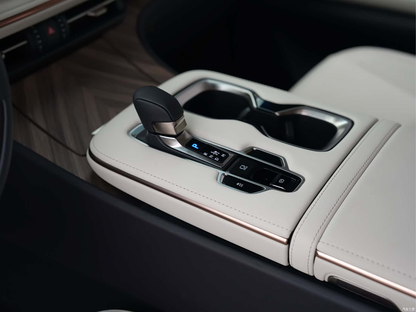 Lexus LM, 2026 21