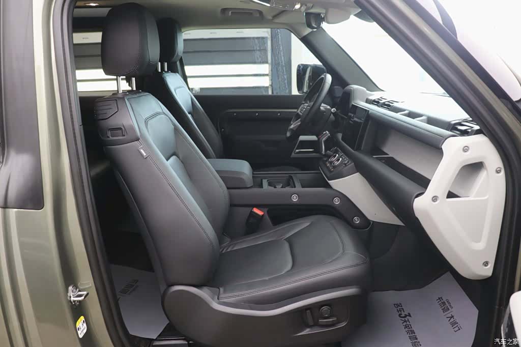 Land Rover Defender, 2024 24
