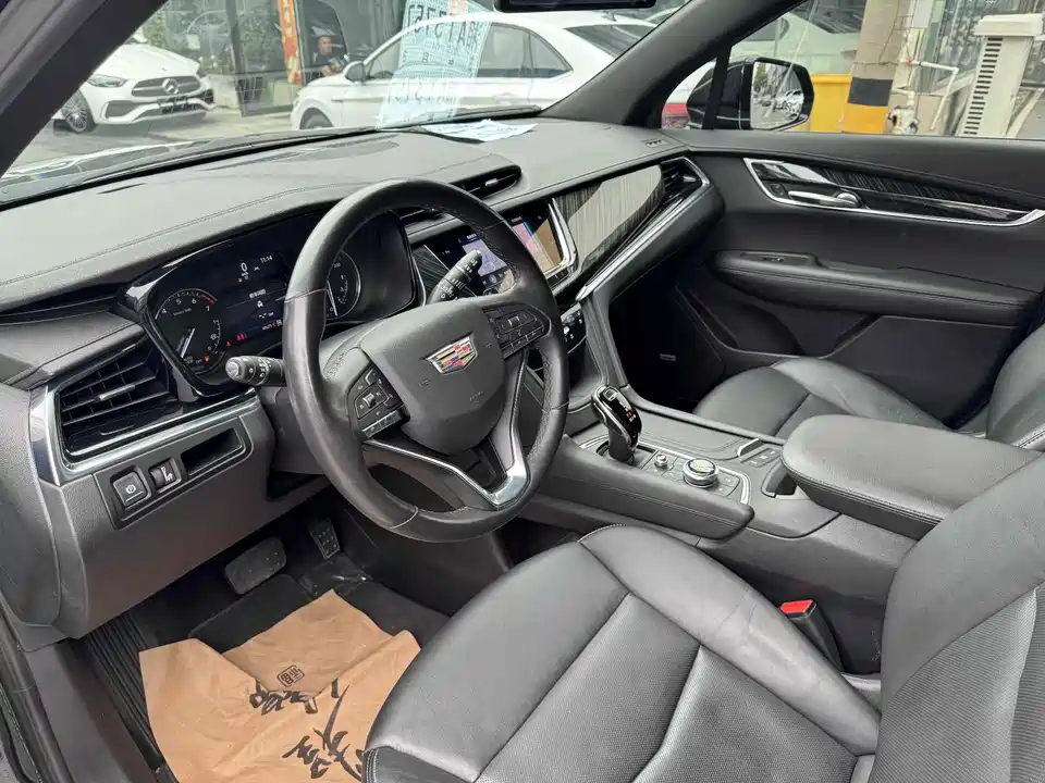 Cadillac XT6