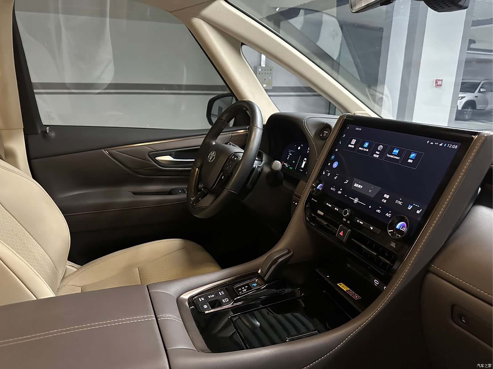 Toyota Alphard, 2024 24