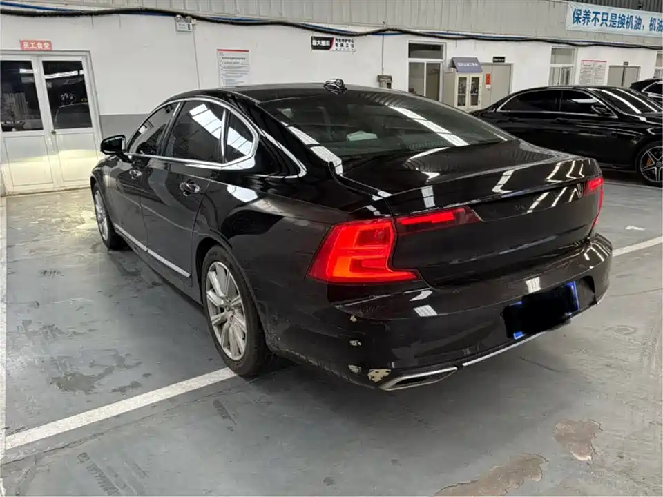 Volvo S90
