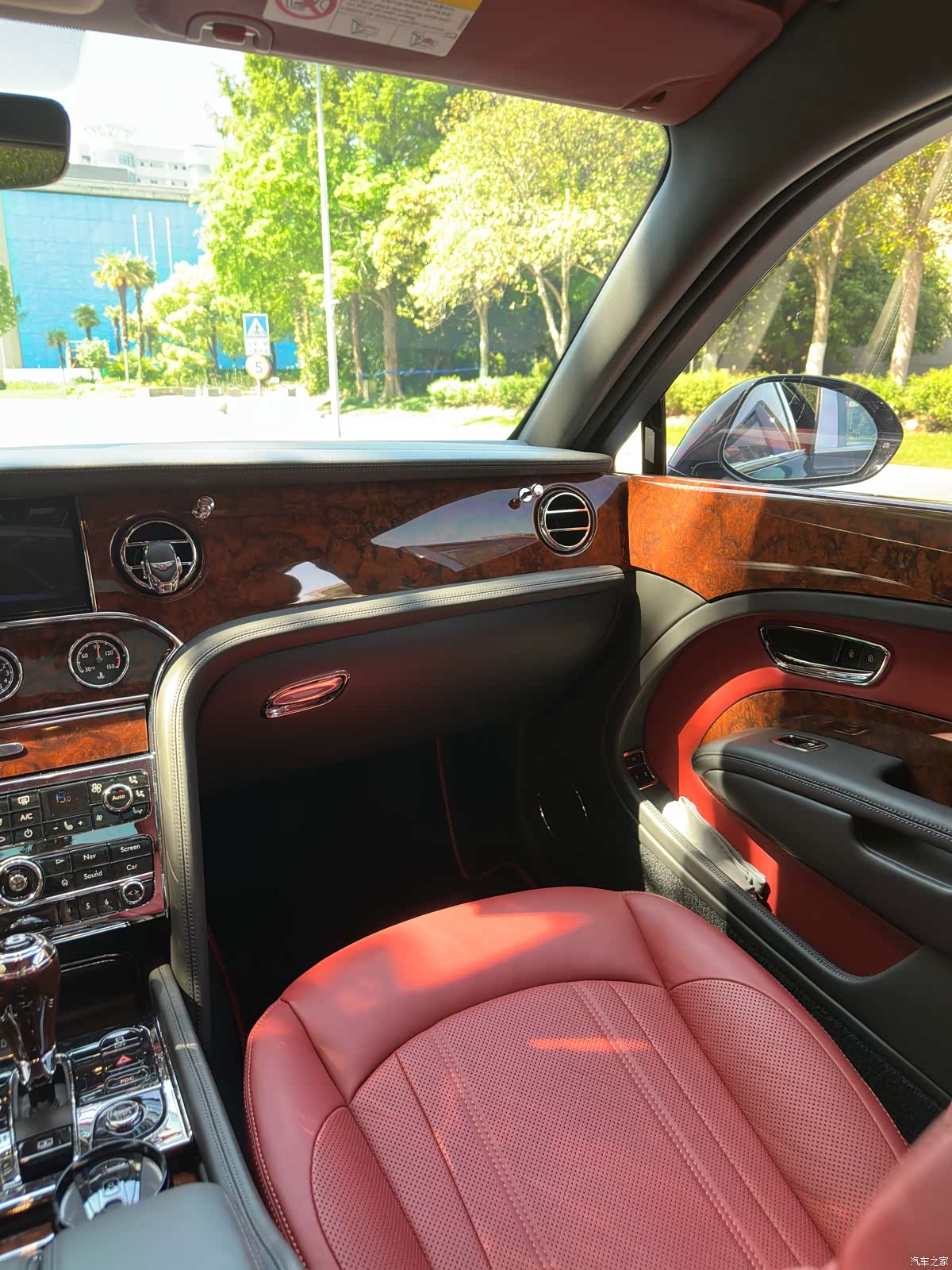 Bentley Mulsanne, 2020 25