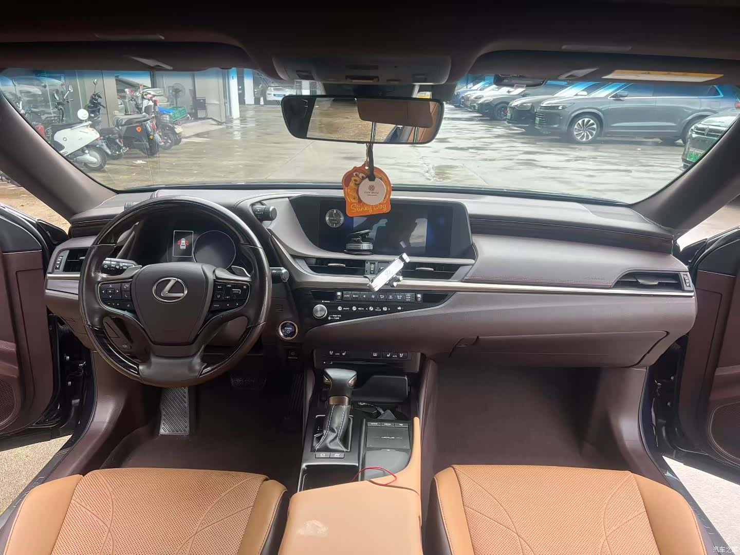 Lexus ES, 2021 все фото