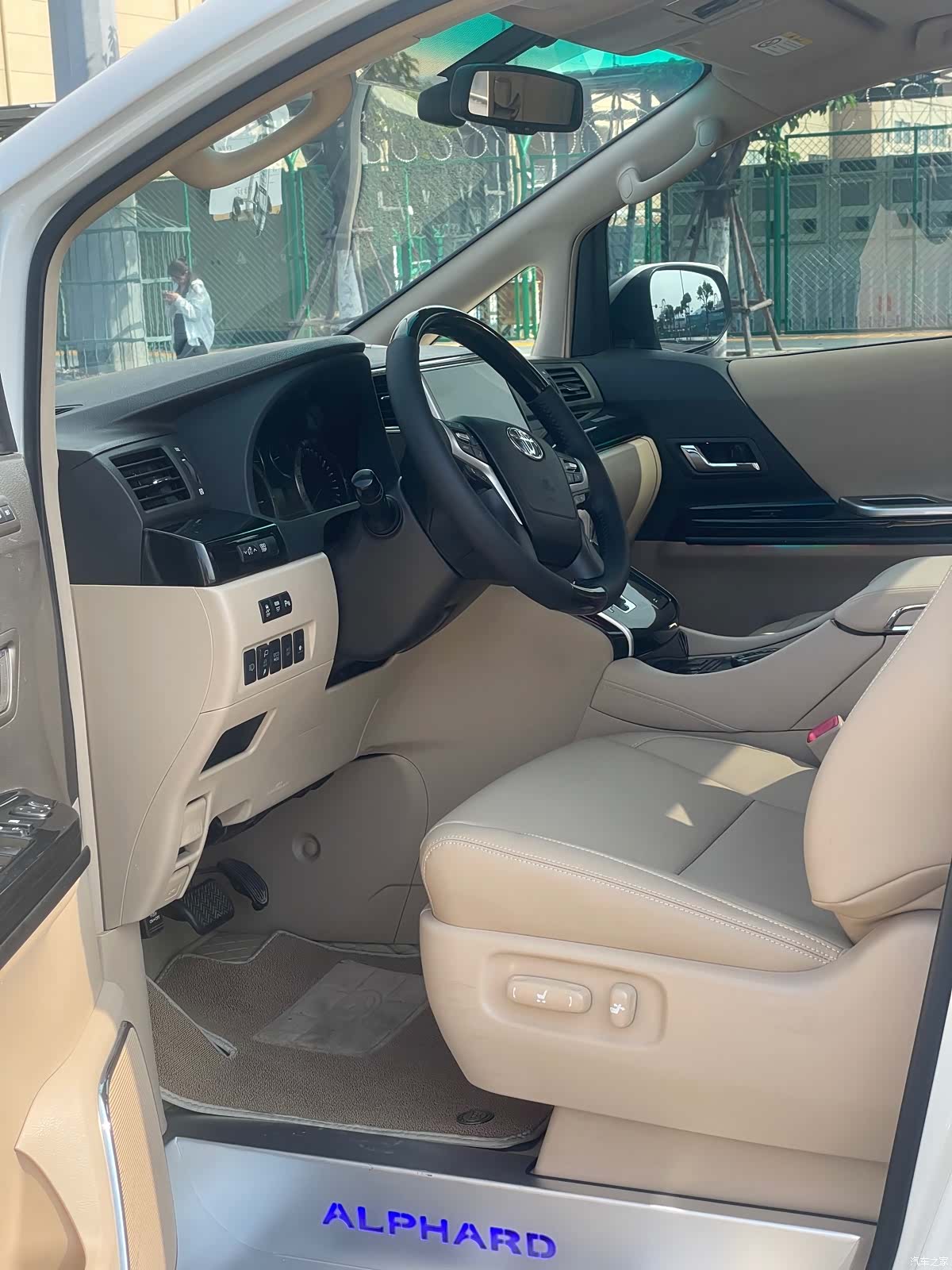 Toyota Alphard, 2012 16