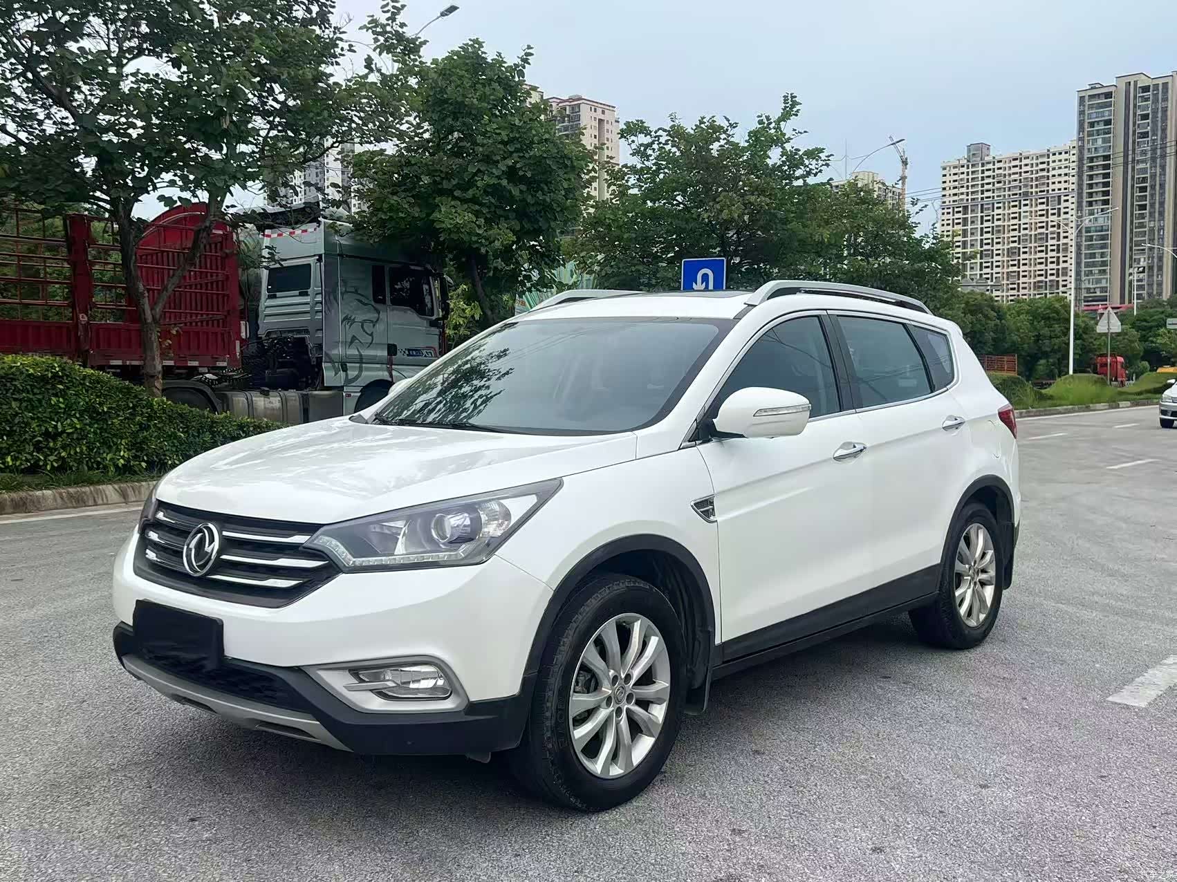 DongFeng AX7, 2015 1