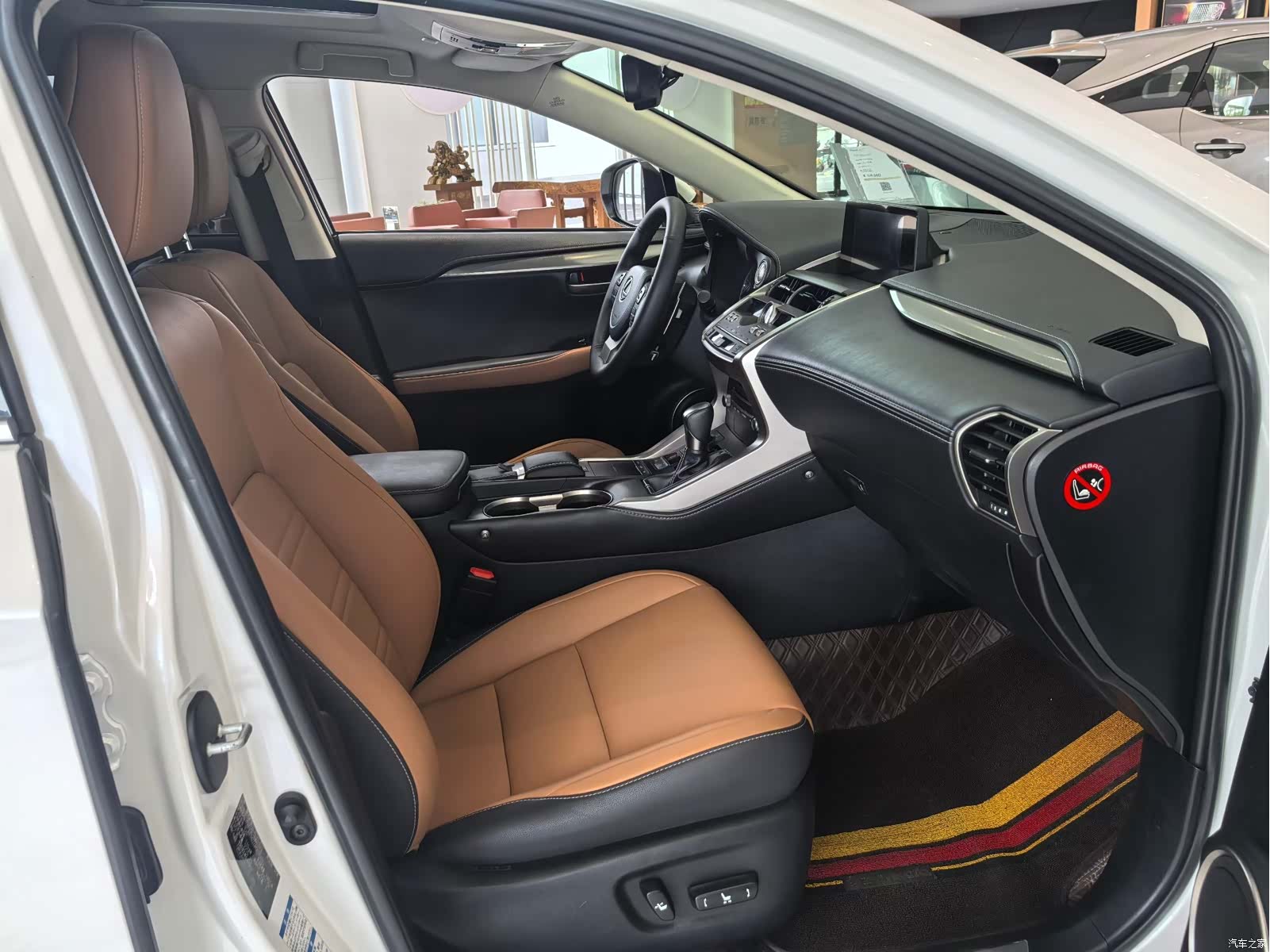 Lexus NX, 2021 4