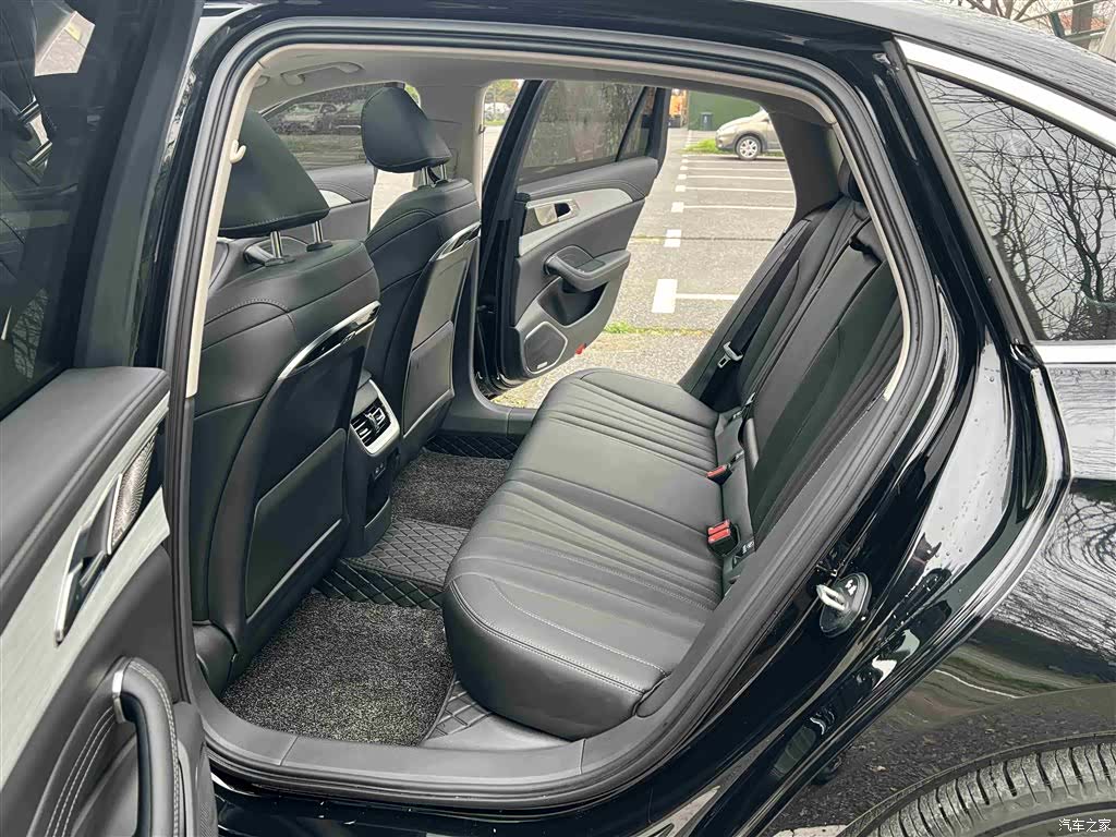 Hongqi H5, 2025 14