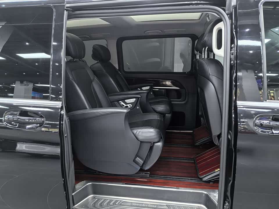 Mercedes-Benz V-class