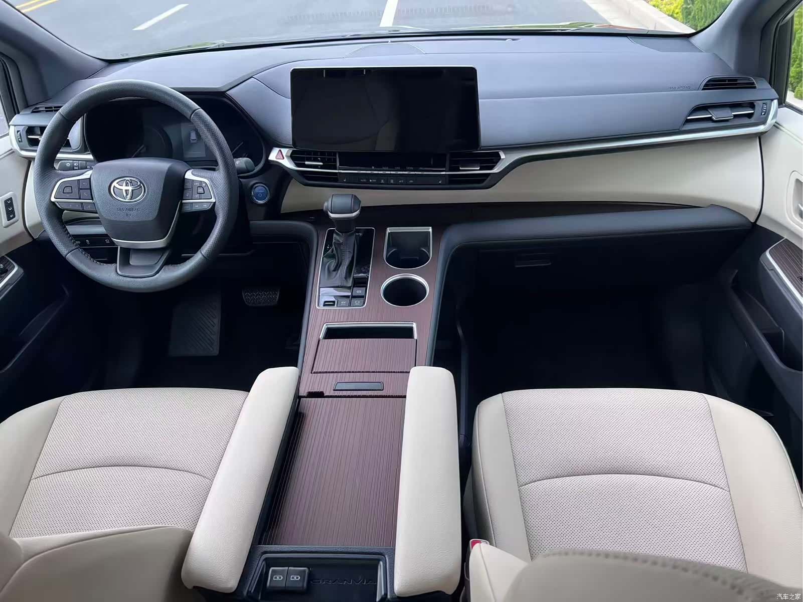 Toyota Granvia, 2024 12