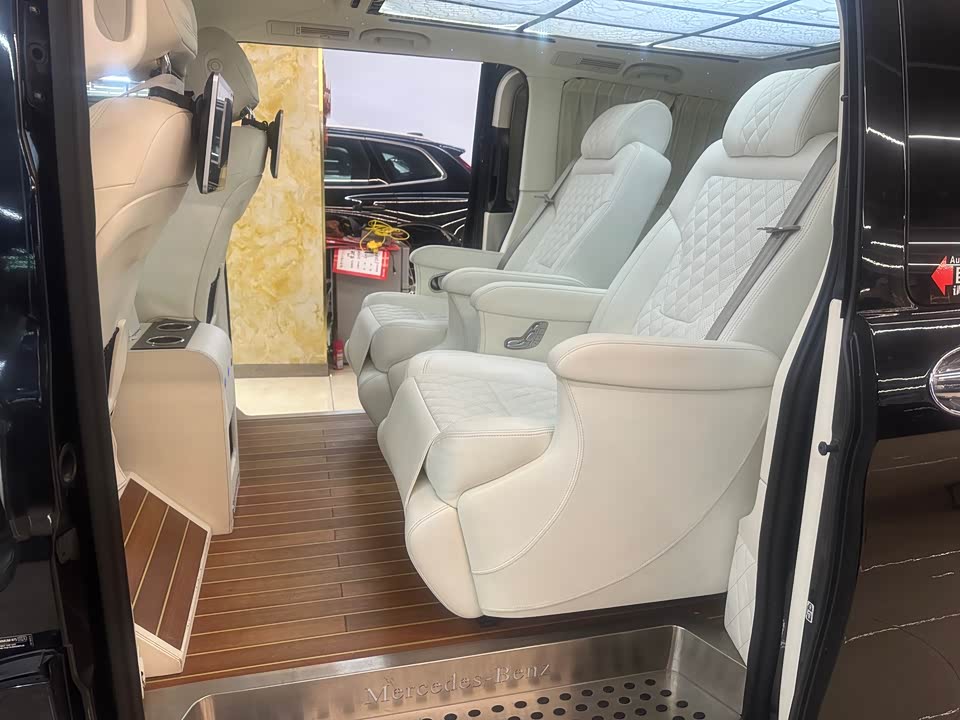 Mercedes-Benz V-class