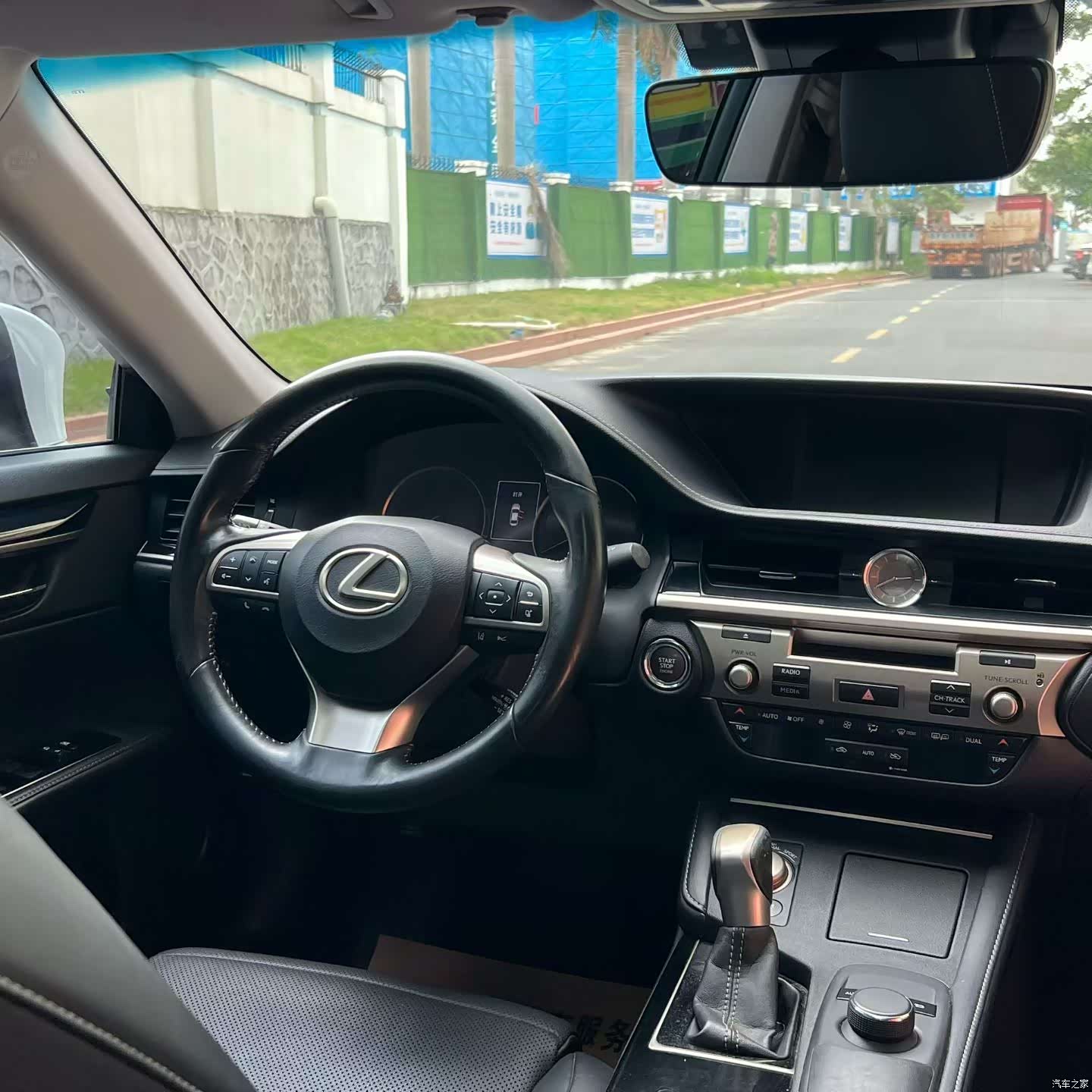Lexus ES, 2016 все фото