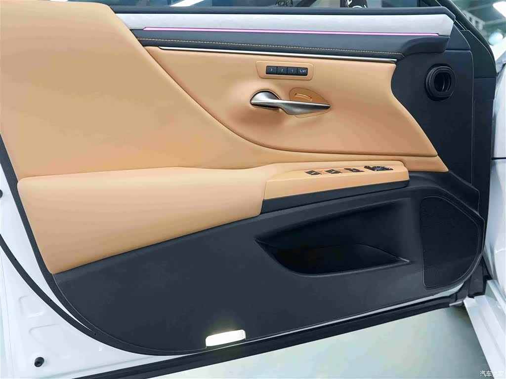 Lexus ES, 2026 9