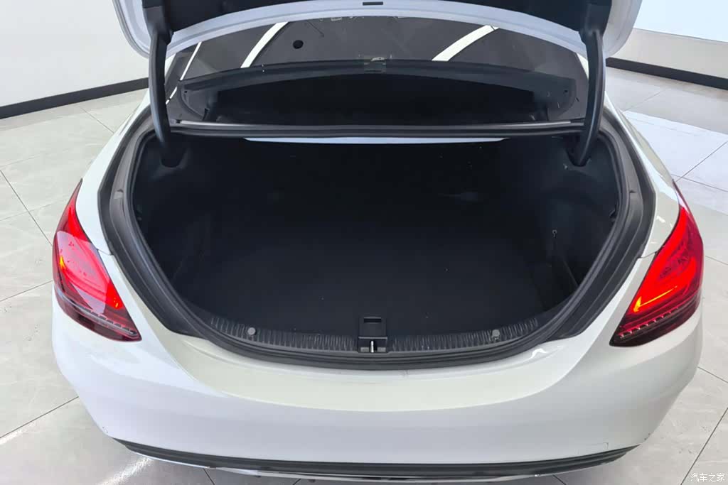 Mercedes-Benz C-Class, 2021 4