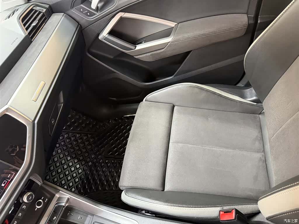 Audi Q3, 2023 13