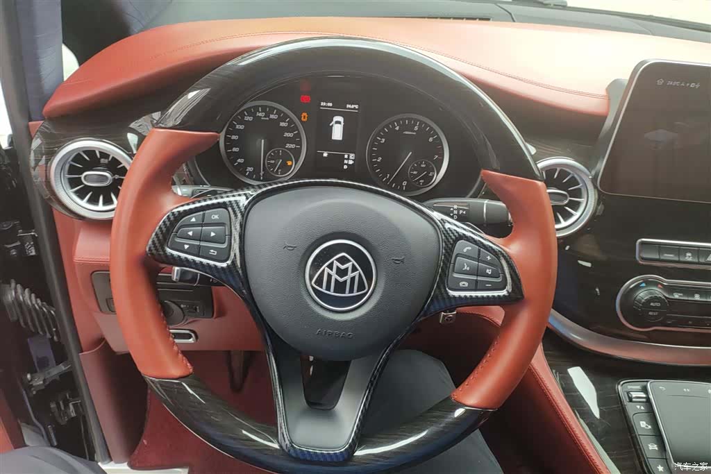 Mercedes-Benz 7, 2021 15
