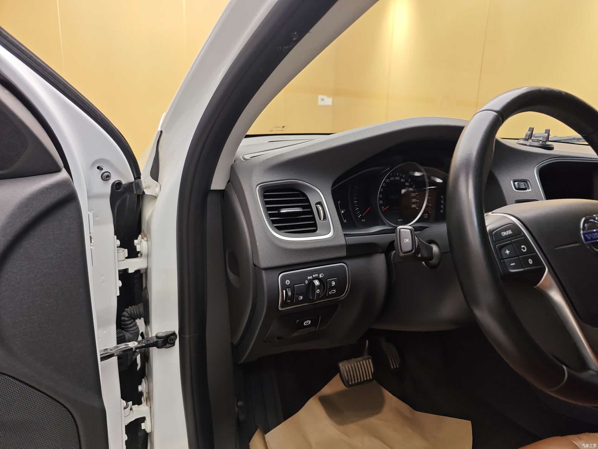 Volvo S60, 2018 11