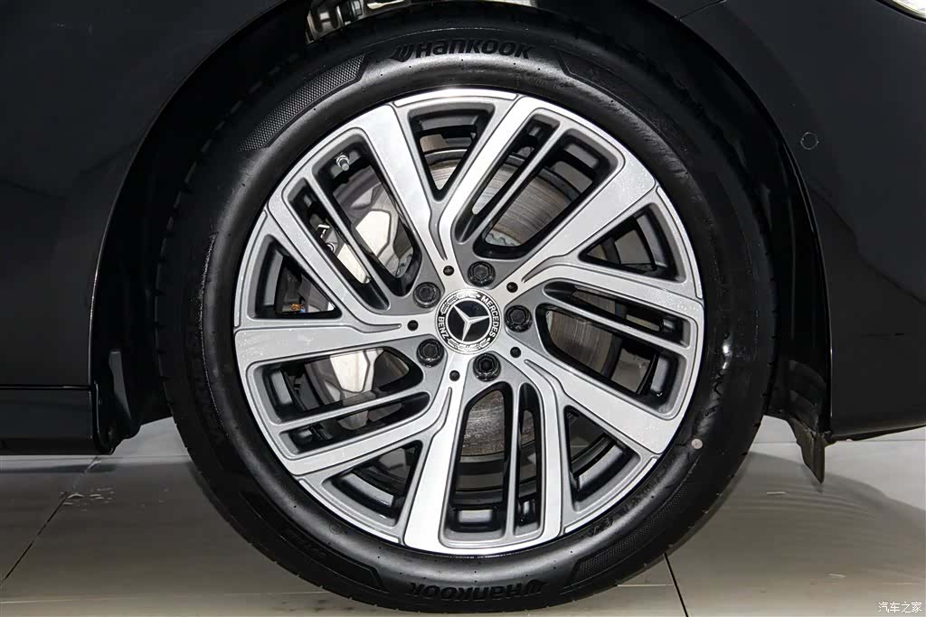 Mercedes-Benz E-Class, 2025 12